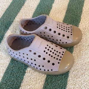 Worn Native Toddler Size 7
